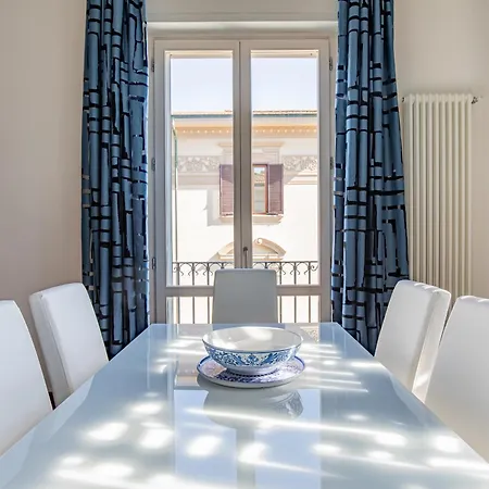 Elena House شقة *