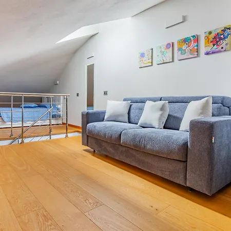 Elena House شقة *