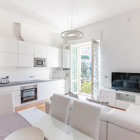 Апартаменти Elena House *